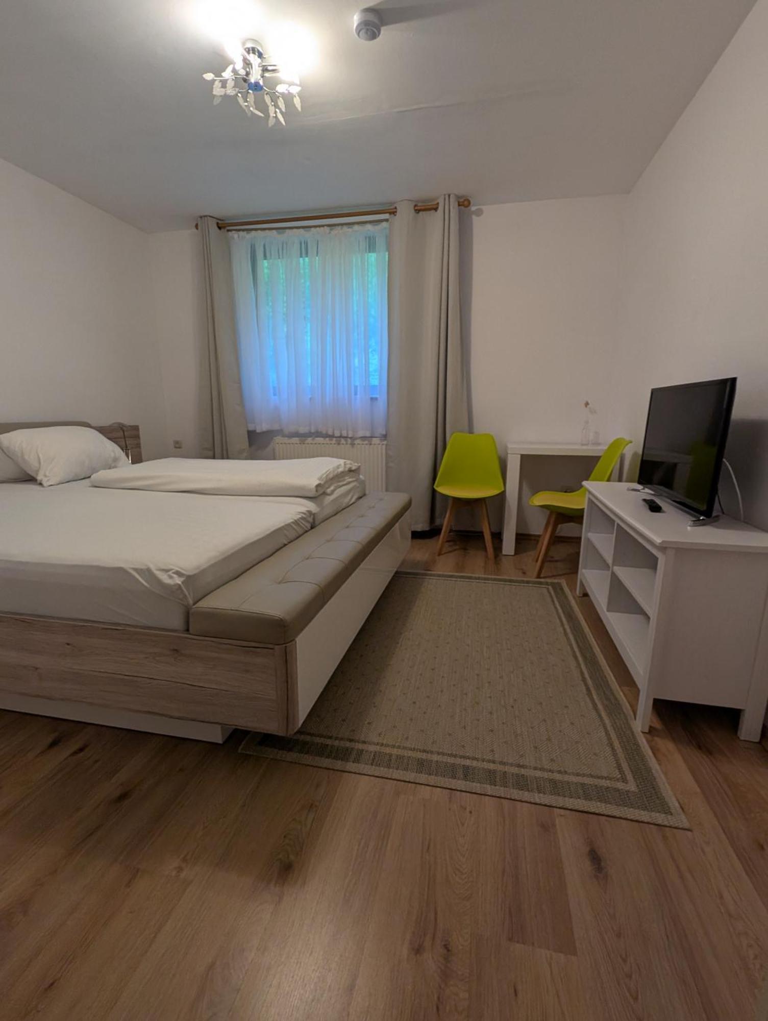 Pension Hofer Бад-Бернек  Экстерьер фото