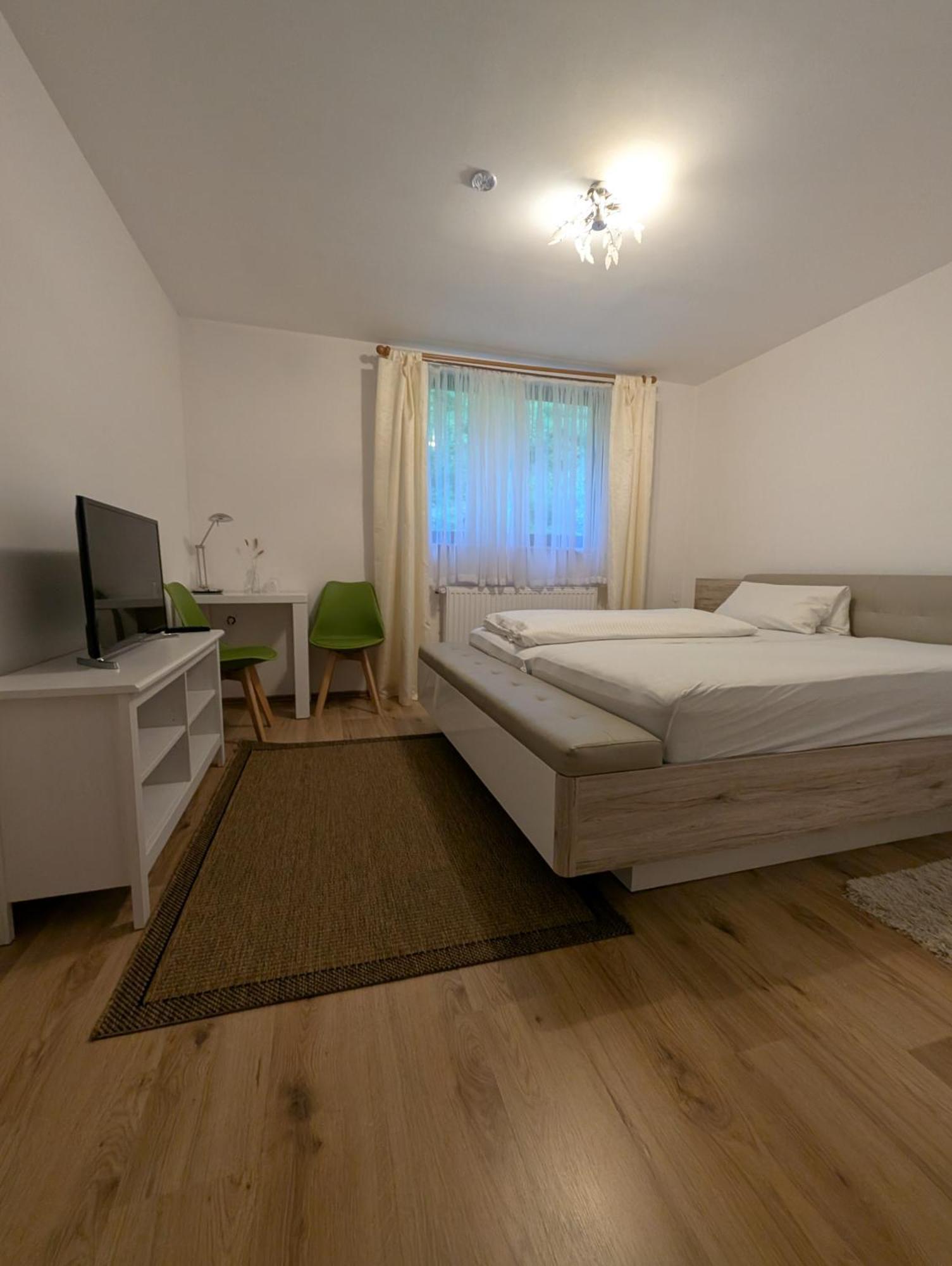 Pension Hofer Бад-Бернек  Экстерьер фото